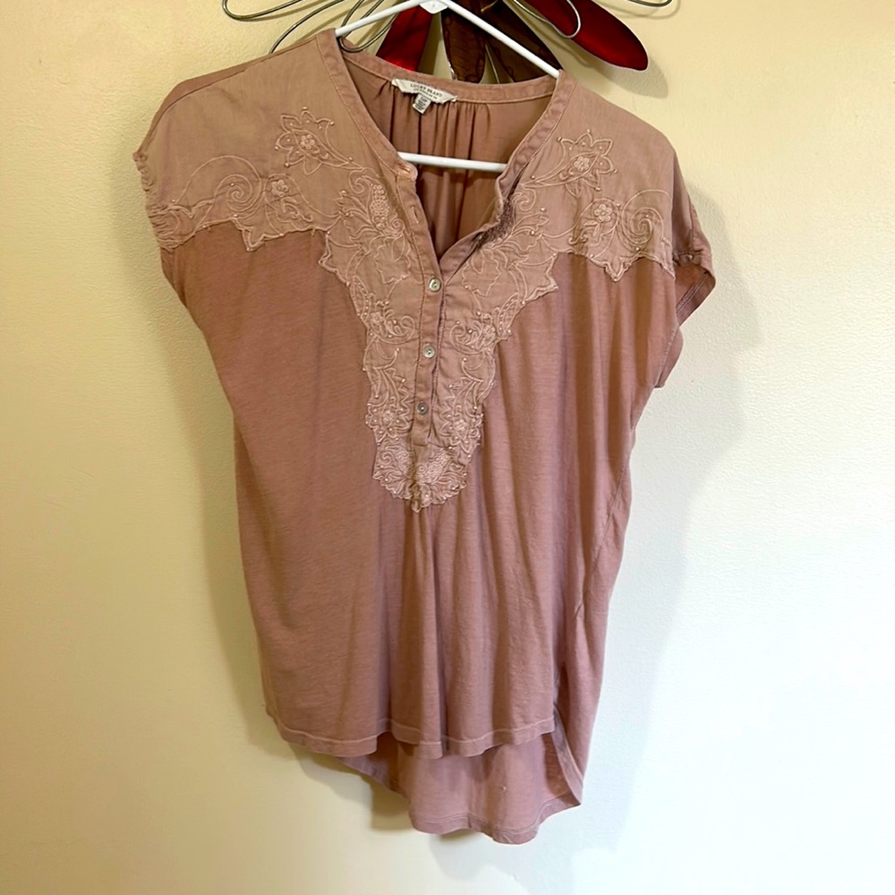 Lucky Brand Embroidered T-Shirt (Size Small)